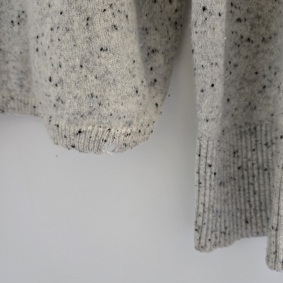 Monrow Long Sleeve Cashmere Sweater - Picture 7 of 8